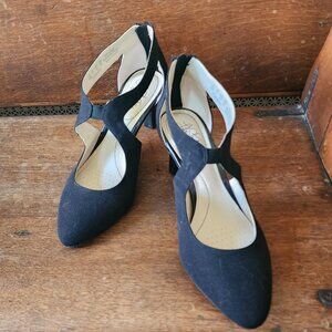 Life Stride Suede Pumps